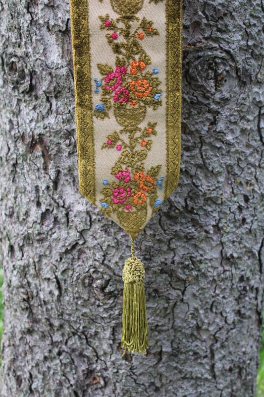 vintage French cotton tapestry bell pull w/ tassel, flower baskets design