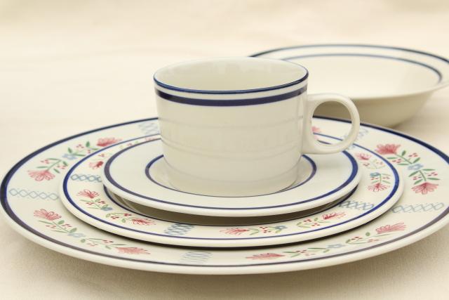 vintage Japan stoneware dinnerware set, Newcor pottery Deere Park red blue border