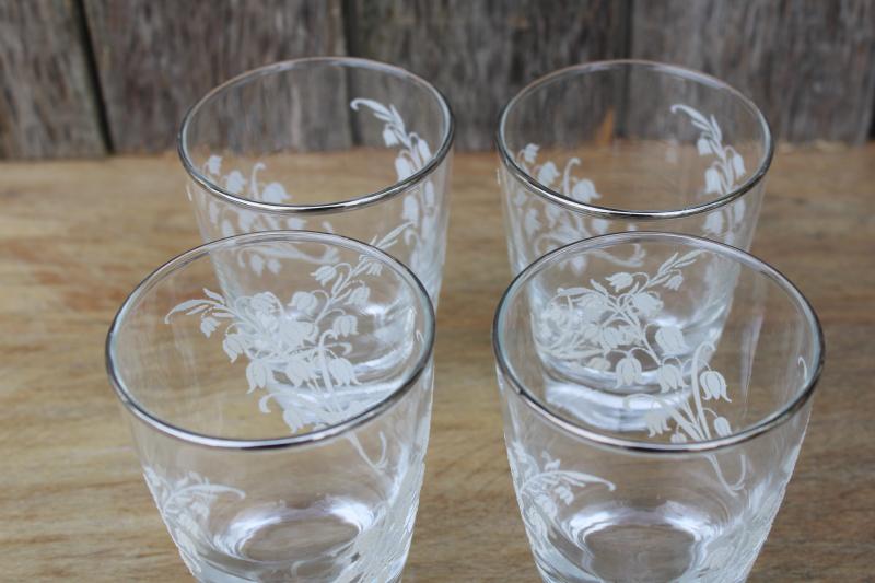 vintage Libbey glass tumblers w/ white lily of the valley flowers, old fashioned glasses
