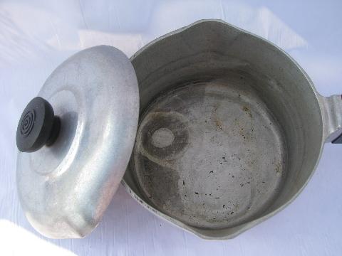 https://laurelleaffarm.com/item-photos/vintage-Magnalite-aluminum-cookware-Wagner-Ware-pots-pans-set-Laurel-Leaf-Farm-item-no-w92146-6.jpg