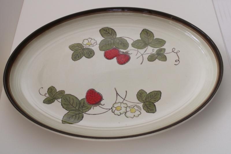 vintage Metlox Poppy Trail California pottery, strawberry platter or serving tray