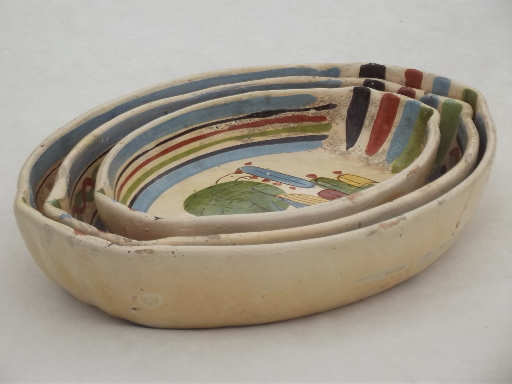 vintage Mexican pottery nesting trays or bowls, old Mexico hand-painted pottery 