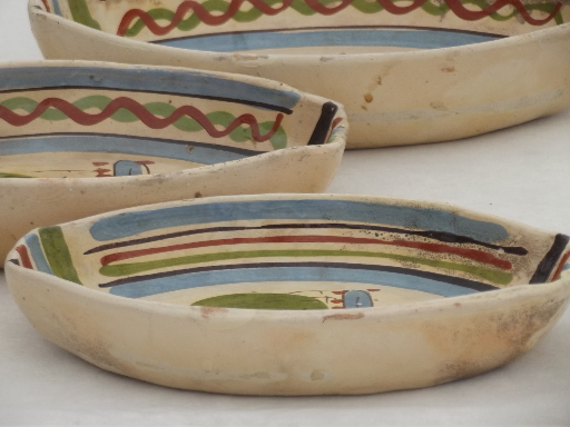 vintage Mexican pottery nesting trays or bowls, old Mexico hand-painted pottery 