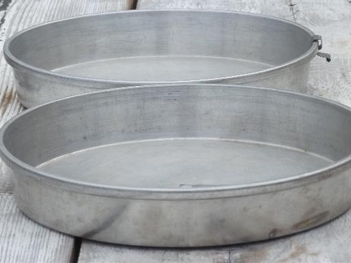 vintage Mirro aluminum cake pans w/ ring around easy release lever