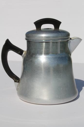 https://laurelleaffarm.com/item-photos/vintage-Montgomery-Wards-stovetop-coffee-pot-percolator-2-qt-coffee-maker-Laurel-Leaf-Farm-item-no-s91427-3.jpg