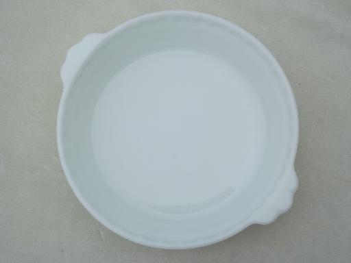 vintage Pyrex milk glass pie pan, flavor saver pie plate in plain white