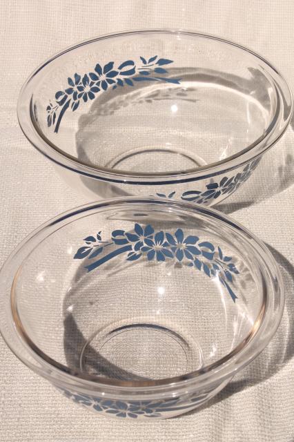 vintage Pyrex nesting mixing bowls, clear glass w/ blue flowers & ribbon