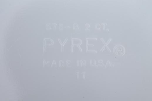 vintage Pyrex rectangular baking pan, blue & white snowflake pattern