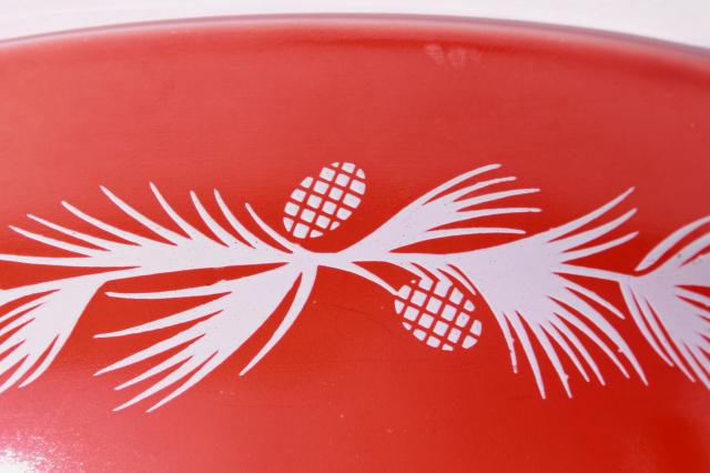 vintage Pyrex red & white holiday pinecones pattern casserole 024, no glass lid