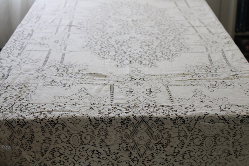 vintage Quaker lace label white cotton lace tablecloth 72 x 48