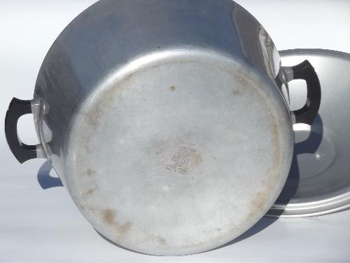 vintage Wear-Ever aluminum dutch oven or camp kettle, huge old 8 qt pot