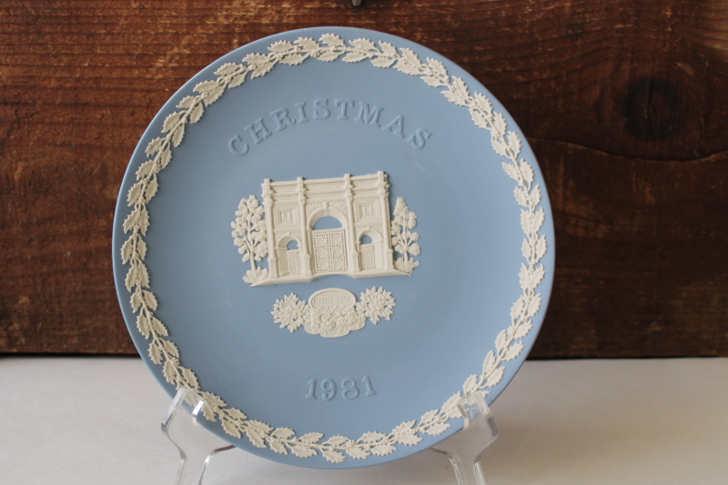 vintage Wedgwood blue  white jasperware plate, Christmas holly border Marble Arch