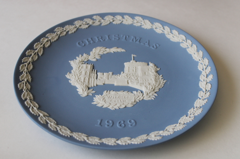 vintage Wedgwood blue  white jasperware plate, Christmas holly border Windsor Castle