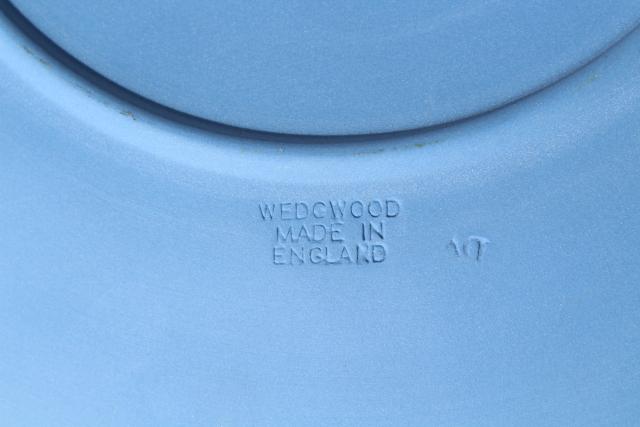 vintage Wedgwood jasperware blue & white china plate, 8 3/4 diameter
