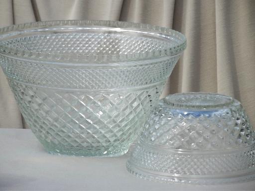 vintage Wexford pattern glass punch bowl set, pressed glass punch bowl w/ stand