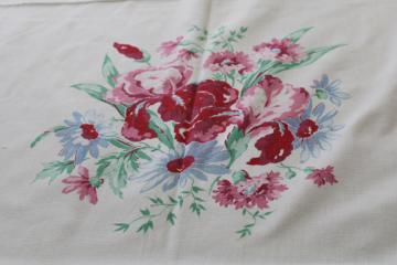 vintage Wilendure print cotton tablecloth, bouquets of flowers in blue pink plum