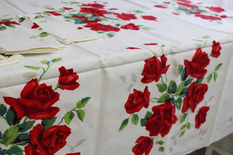 vintage Wilendure printed cotton tablecloth & matching napkins, red roses print