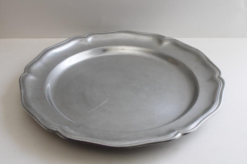 vintage Wilton Armetale pewter Queen Anne large round platter or serving tray
