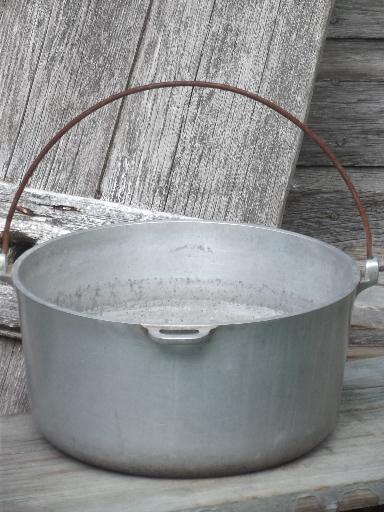 vintage aluminum dutch oven w/ bail handle, rough camping / campfire pot