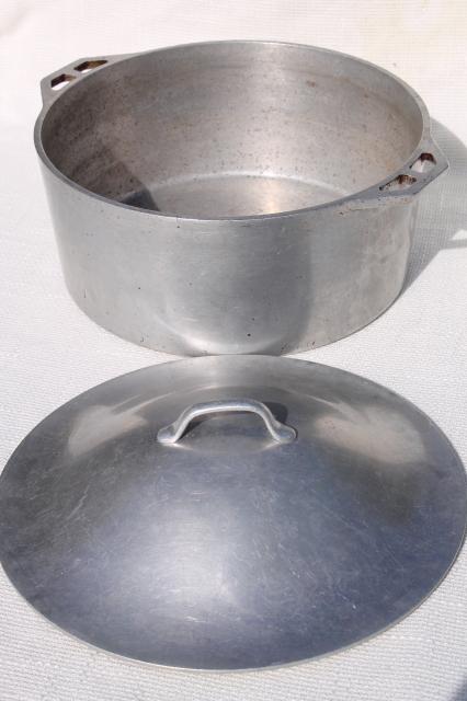 vintage aluminum dutch oven, big 4 qt chili stew pot for camp cookware