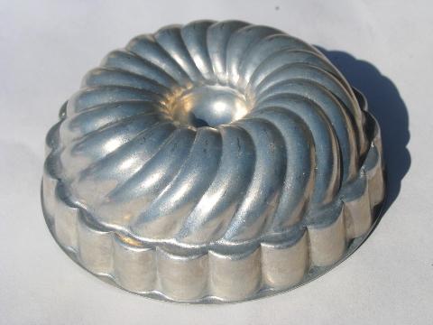 vintage aluminum individual gelatin molds, jello ring mold lot of 16