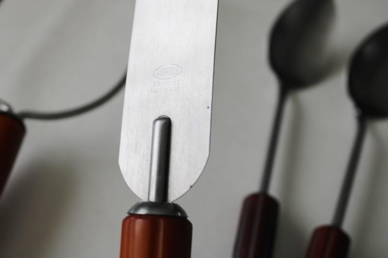 vintage bakelite handle kitchen utensils, Androck bullet spatula, spoons, potato masher