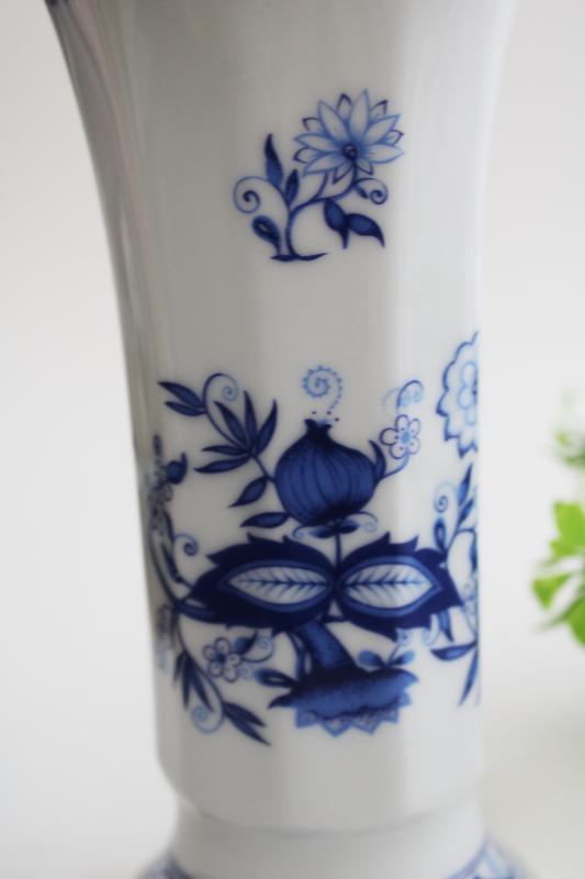 vintage blue onion meissen pattern Bareuther Bavaria china vase Danbury Mint