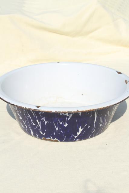 vintage blue swirl enamelware dishpan, big old primitive wash basin bowl, 1930s