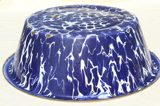 vintage blue swirl enamelware dishpan, big old primitive wash basin bowl, 1930s