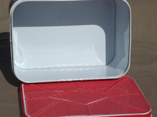 vintage bread box tin, 70s 80s  Cheinco strawberry print w/ polka dots!