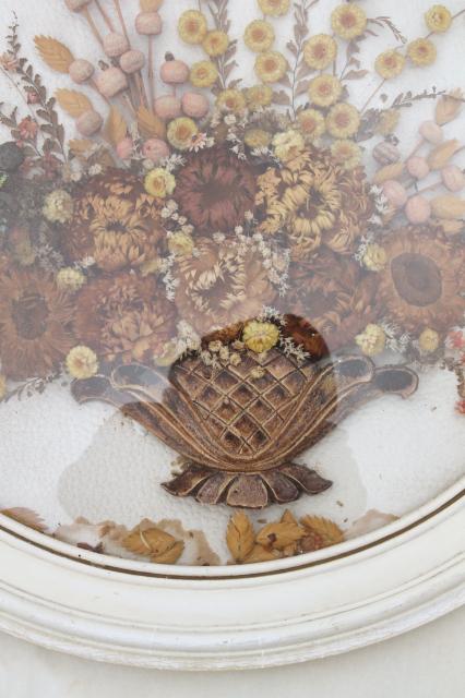 vintage convex bubble glass round wood picture frame w/ dried flowers bouquet