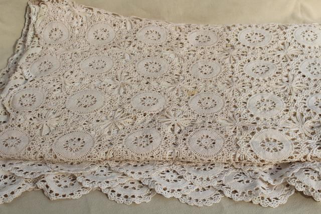 vintage cotton crochet lace bedspread, lacy flower wheels shabby chic cottage style
