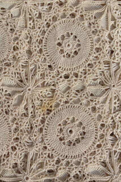vintage cotton crochet lace bedspread, lacy flower wheels shabby chic cottage style