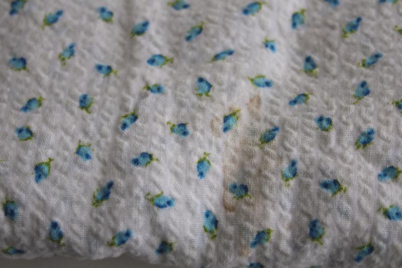 vintage cotton fabric, blue rosebuds print on white crinkle plisse