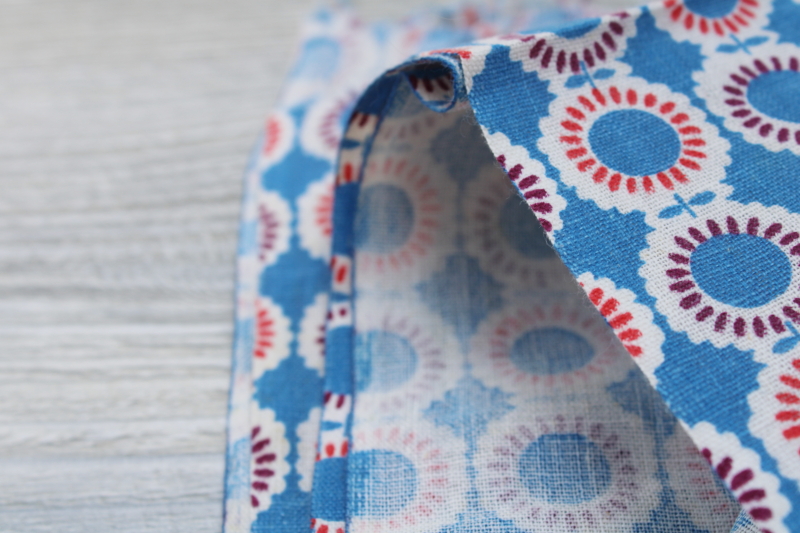 vintage cotton feed sack fabric, blue  red daisies print feedsack 1940s or 50s