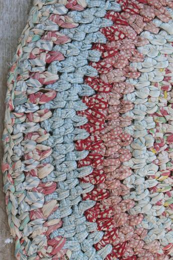 vintage cotton rag rug, round crochet door mat in retro 30s - 40s colors & prints