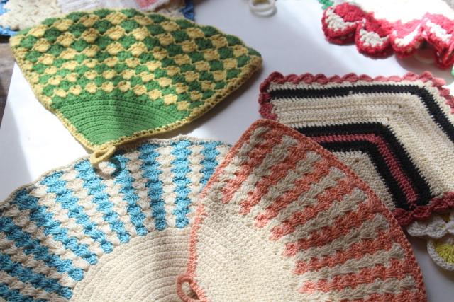 vintage cotton thread crochet potholders, huge lot 60+ kitchen pot holders & hot mats