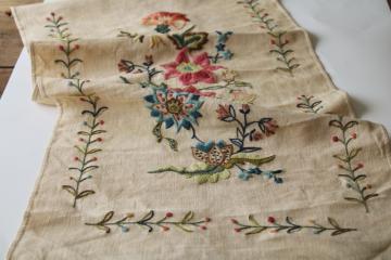 vintage crewel embroidery wall hanging, flax linen banner w/ hand stitched jacobean floral
