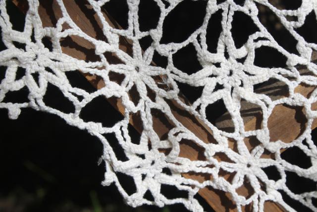vintage crochet lace bedspread, lacy white cotton cobweb or snowflake pattern
