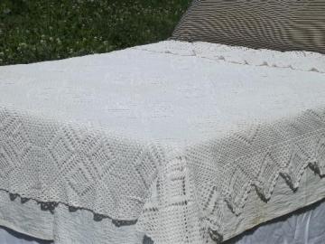 vintage crochet lace bedspread, square block motifs cotton coverlet