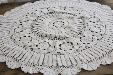 vintage crochet lace centerpiece, small tablecloth or big doily boho hippie girl wall hanging