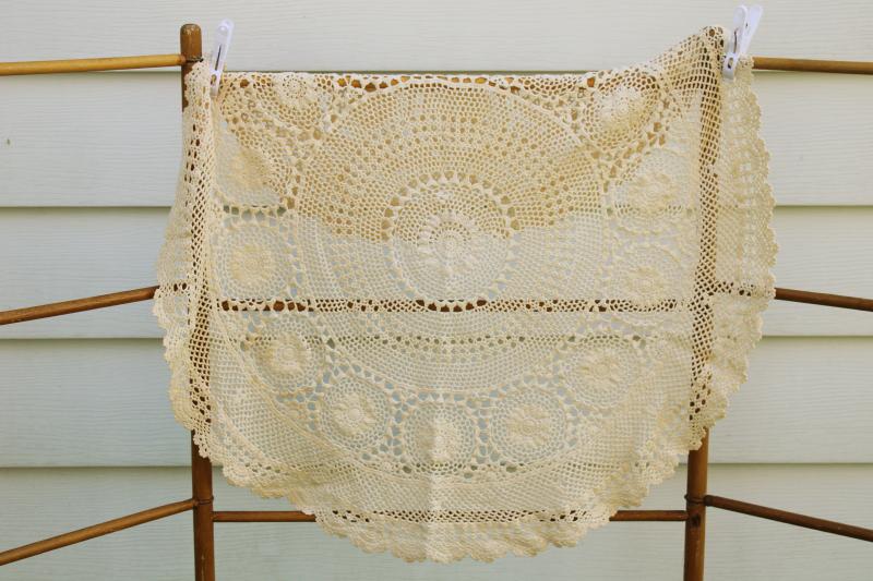 vintage crochet lace huge doily / round tablecloth, boho hippie girl wall hanging