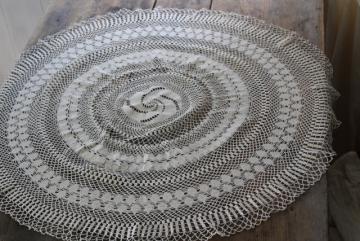 nostalgic lace coffee table cover.vintage.100% cotton diameter 21cm 2 pcs.3D hand crocheted doily runner