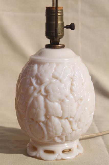 vintage custard milk glass lamp, opalescent ivory Aladdin lamp w/ flower wreath finial