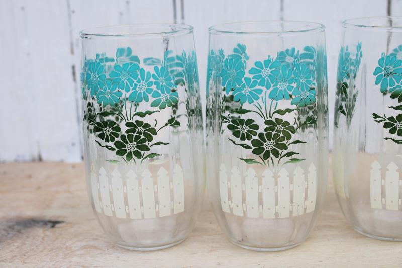 vintage drinking glasses, swanky swig print tumblers aqua green flowers & picket fence