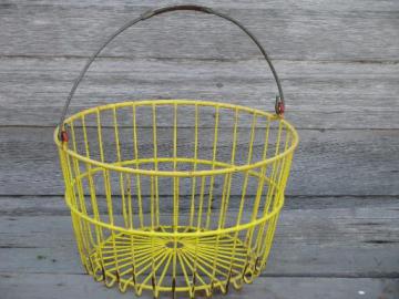Set of 2 CVHOMEDECO Chicken Wire Egg Baskets Rust Gathering Baskets with Wooden Handle Country Vintage Style Storage Baskets Round