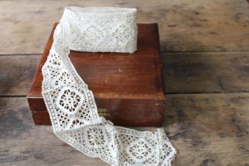 Antique pure silk  lace 2 1/4  wide pretty pattern 1920s