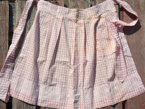 vintage gingham checked half aprons, cute retro country kitchen style!