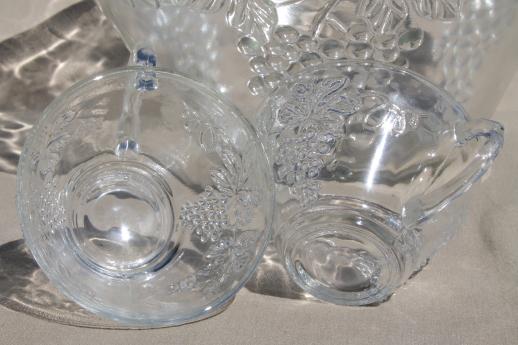 https://laurelleaffarm.com/item-photos/vintage-glass-punch-set-harvest-grapes-pattern-clear-glass-punch-bowl-cups-Laurel-Leaf-Farm-item-no-s92564-7.jpg
