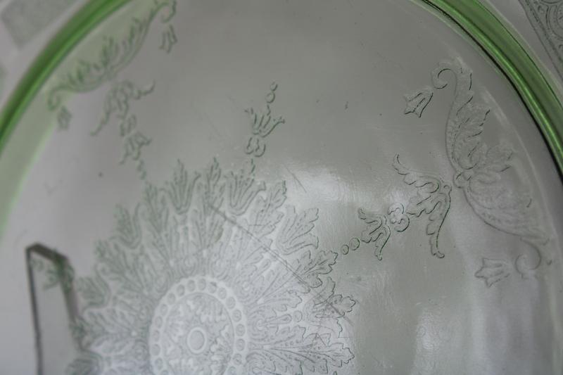 vintage green depression glass plateau tray or low cake stand, Princess pattern Anchor Hocking